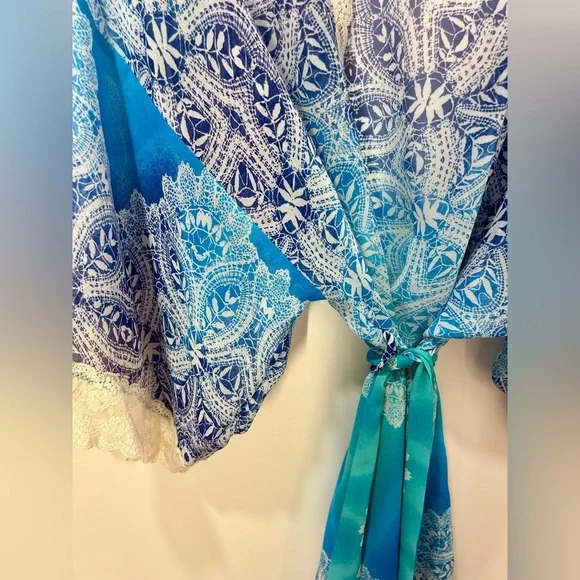 Blue and White Robe with Lace Trim - Picture 3 of 3